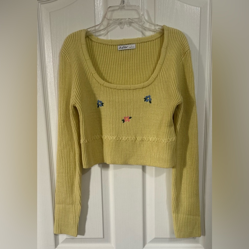Women’s ASTR Yellow Cropped Embroidered Floral Ribbed Y2K Boho‎ Sweater Size L.